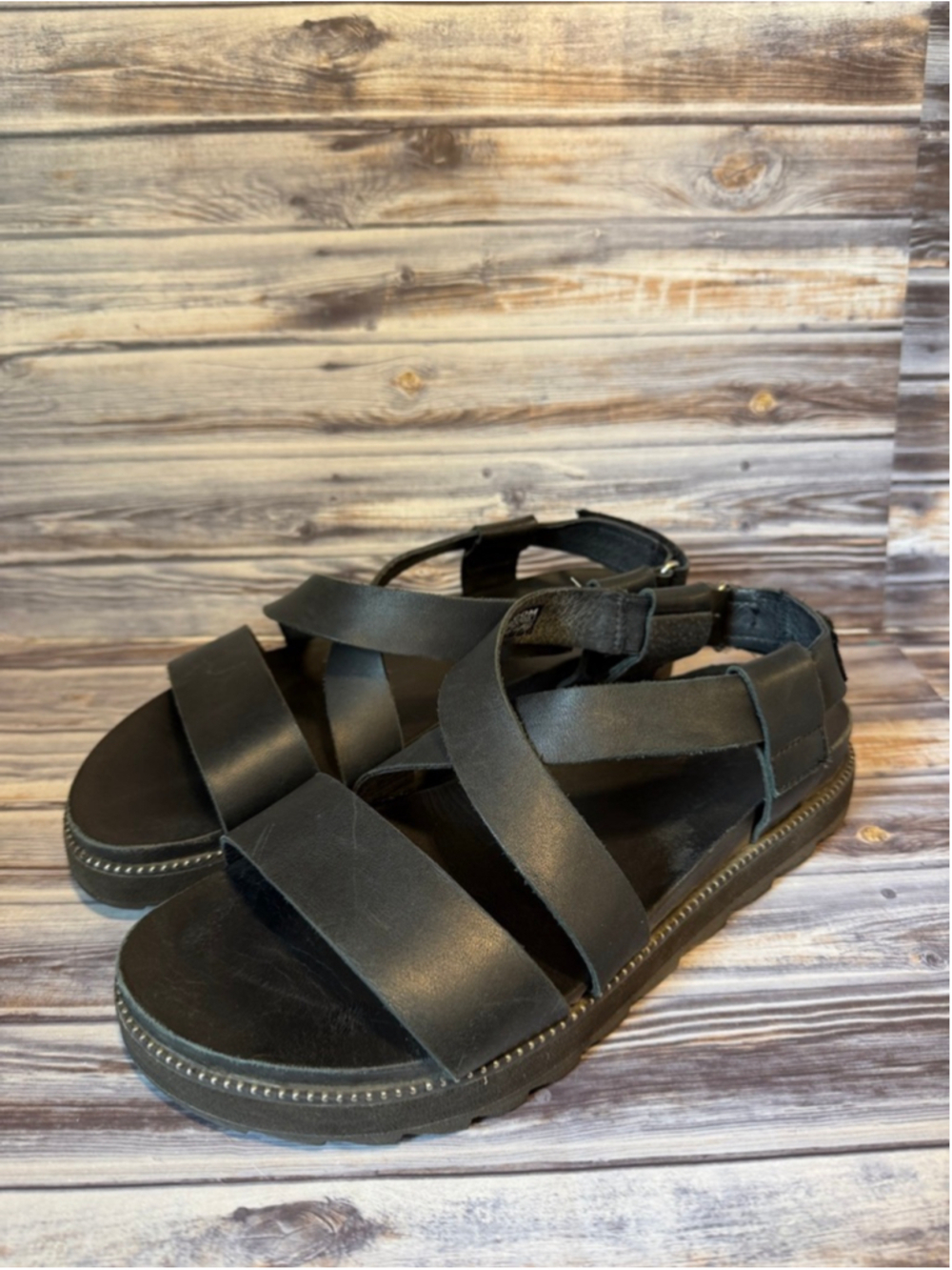 Sorel Roaming Criss-Cross black leather Sandal Women's size 9